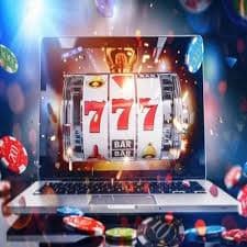 Studio dealer langsung Monopoly Live burik dengan roda permainan dan papan digital